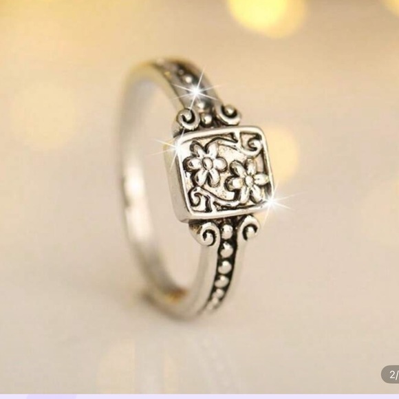 Cute ring - Picture 2 of 5